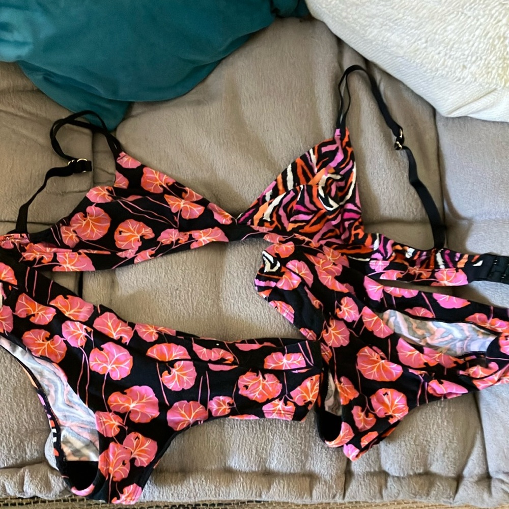 DVF for Target - Geranium Leaf/Disco Zebra Pink/Black Bralette M +2 panties XS L
